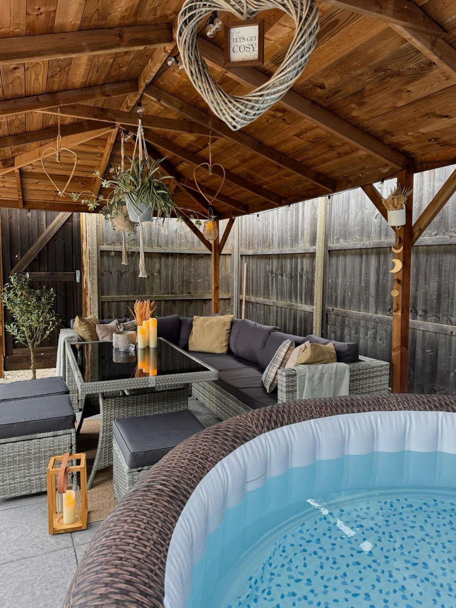 Barn With Hot Tub Villa Goff's Oak Dış mekan fotoğraf